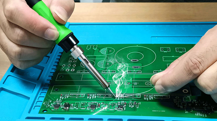 apply right amount of solder.jpg