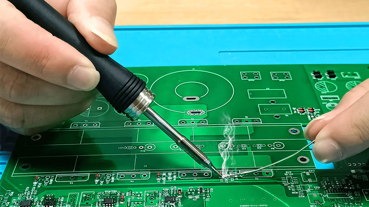 soldering iron with inserted tip.jpg